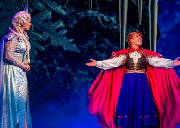 London’s FROZEN becomes a ‘Grand’ production of top-notch visuals and gorgeous vocal work. A holiday treat for the entire family.