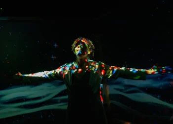 A visually gorgeous, impressive hybrid of cinema and theatre in this PANDORA.