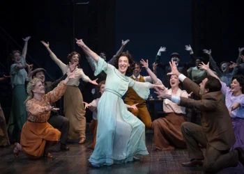 Sara Farb’s Fanny Brice in Shaw’s ‘Funny Girl’ grabs the role with both fists and makes it her own. Babs who? 