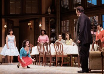 ‘Saturday, Sunday, Monday’ is a gloriously directed, beautifully acted, multi-sensory production that immerses the audience in the passion – and pasta- of a spicy Italian family